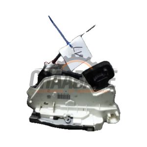 Serrure avant gauche 5E1837015A Skoda Rapid 1.2 TSI 16V 2012 / 2022