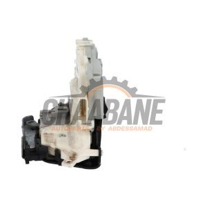 Serrure avant droite 8X1837016C Audi A4 (B9) 2.0 TDI 16V Quattro 2015