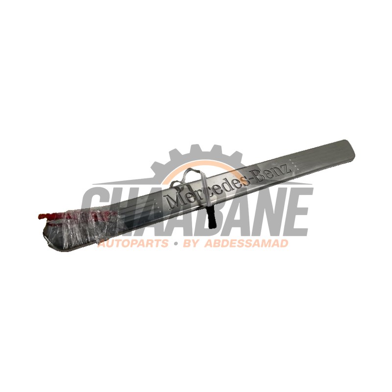 Marche-pied (list de couverture) gauche A1766805800 Mercedes A (W176) 2.2 A-220 CDI 16V