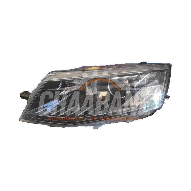 Phare gauche 030127228300 Skoda Octavia Combi (5EAC) 1.2 TSI 16V 2012 / 2020