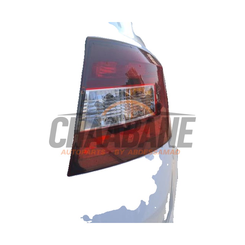 Feu arriere secondaire droit Skoda Rapid 1.2 TSI 16V 2012 / 2022