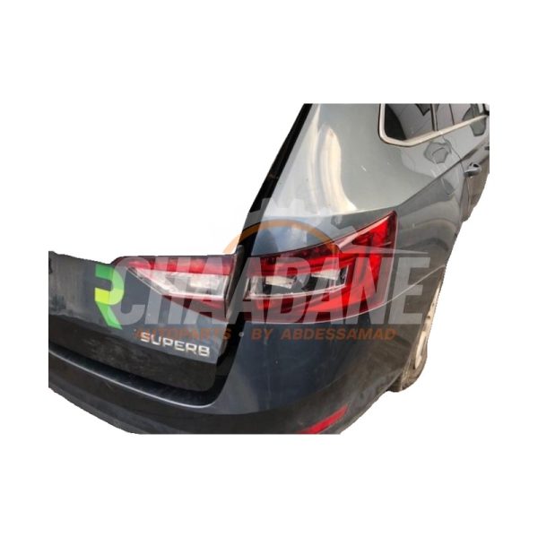 Feu arriere droit Skoda Superb Combi (3V5) 1.6 TDI 2015 / 2024