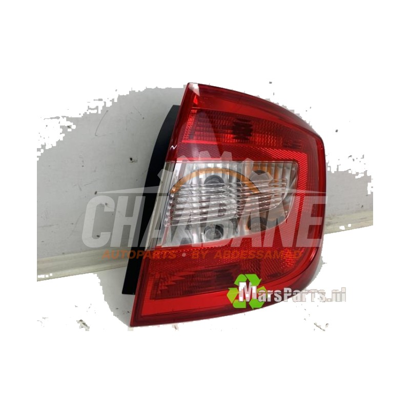 Feu arriere droit 5JH945258 Skoda Rapid 1.2 TSI 16V 2012 / 2022