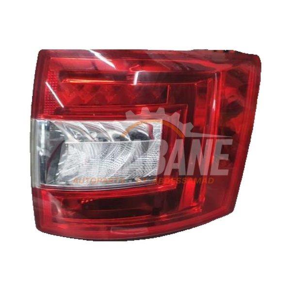 Feu arriere secondaire droit 5E9945096A Skoda Octavia Combi (5EAC) 1.0 TSI 12V 2012 / 2020