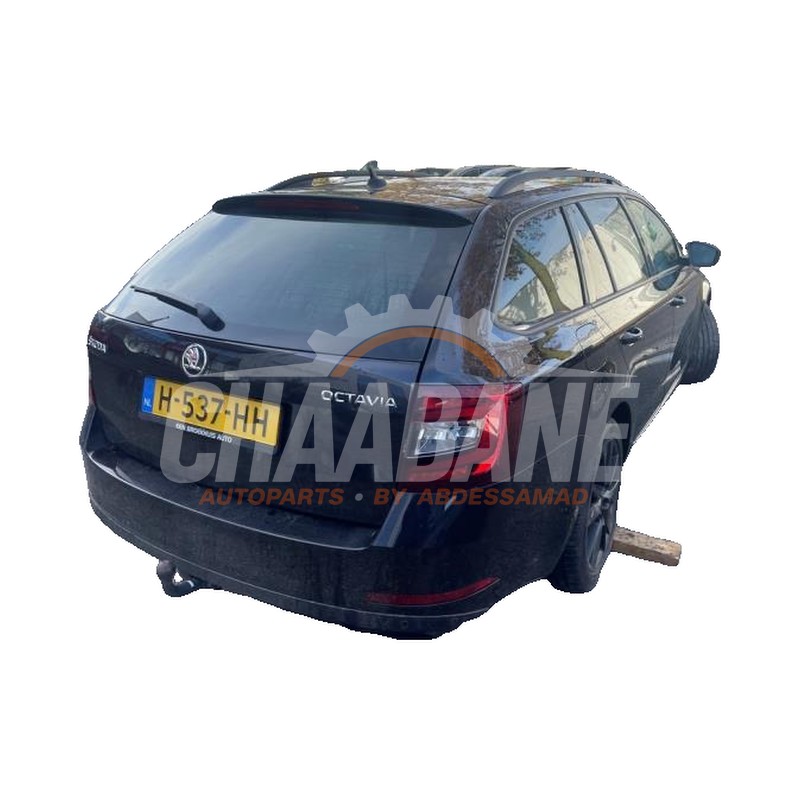 Support pare-chocs arriere droit 5E9807394B Skoda Octavia Combi (5EAC) 1.5 TSI Evo 16V 2012 / 2020