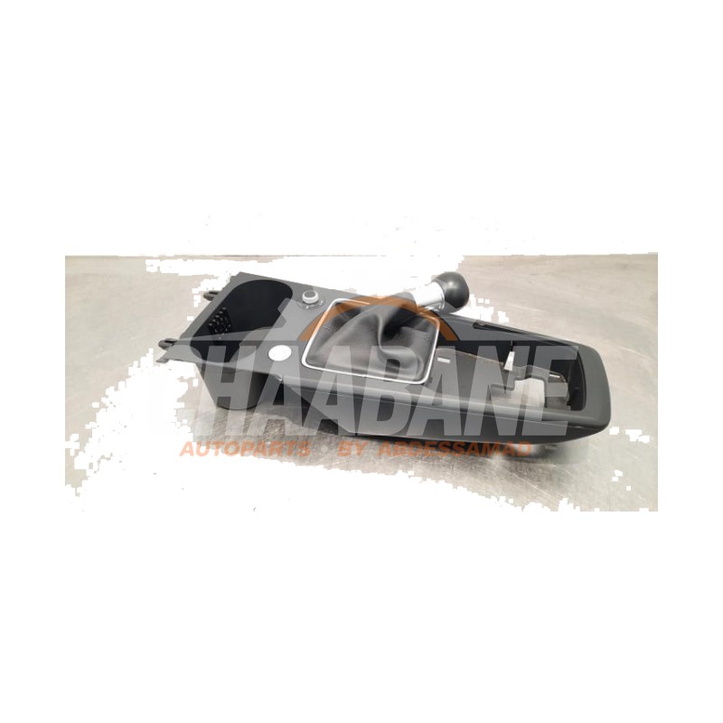 Console central 81B864261A Audi Q2 (GAB/GAG) 1.6 30 TDI 16V 2016
