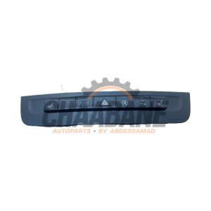 Bouton de warning A2469057302 Mercedes GLA (156.9) 2.0 200 Turbo 16V