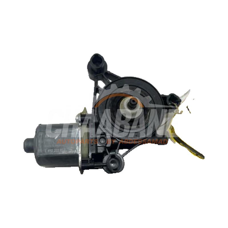Moteur de vitre portiere 0130822715 Skoda Superb Combi (3V5) 1.8 TSI 16V 2015 / 2024