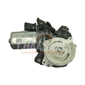 Moteur fermeture auxiliaire portiere arriere droite 4F0837060A Audi S8 (D4) 4.0 Plus V8 TFSI 32V 2012 / 2018