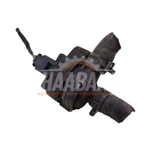 Pompe a eau supplementaire A2118350028 Mercedes C AMG (C205) 4.0 C-63 S AMG V8 Biturbo