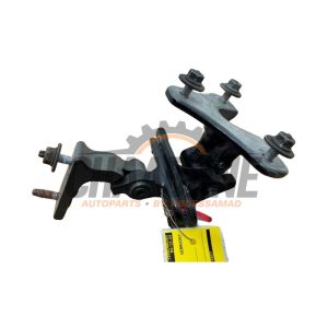 Charniere porte avant droite A2057201637 Mercedes C (C205) C-200d 2.0 Turbo 16V