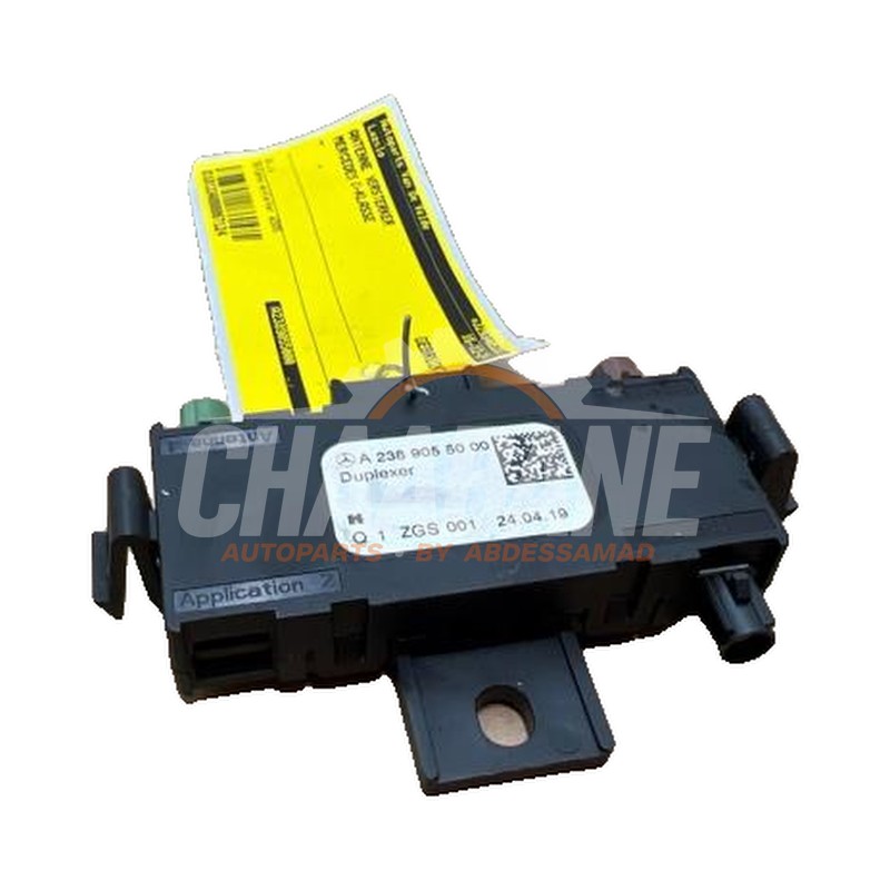 Antenne amplificateur A2389055000 Mercedes C (R205) C-200d 2.0 Turbo 16V