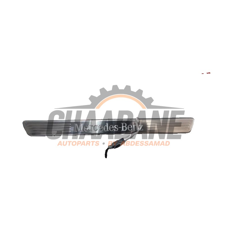 Eclairage dembarquement A2466805400 Mercedes GLA (156.9) 1.6 180 16V
